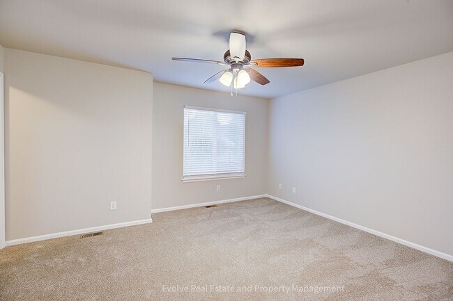 Building Photo - 9641 Cove Creek Dr