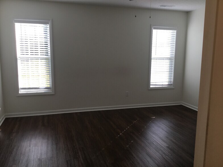 Building Photo - 133 Cameron Way Cir