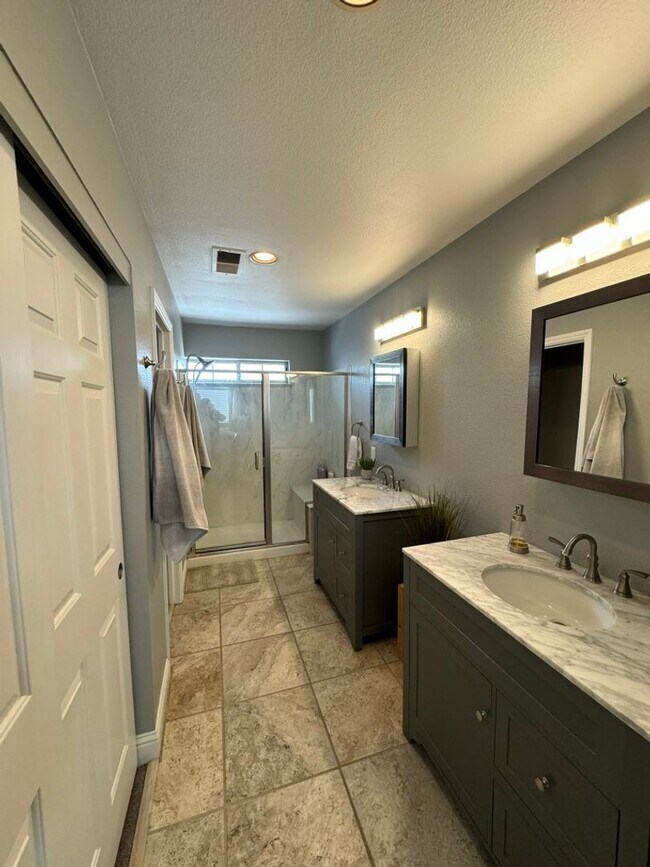 Building Photo - 4 Bedroom home in Dixon