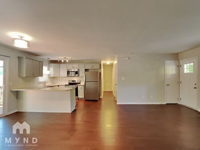 Building Photo - 5613 Deerborn Dr