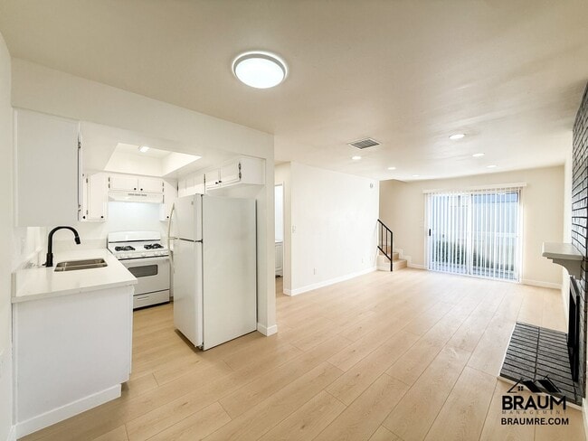 Building Photo - 11228 Huston St
