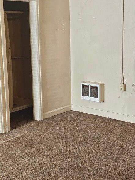 Building Photo - 393 S Eastern Ave