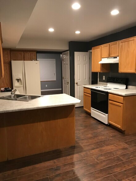 Kitchen with beautiful LED lighting - 434 W 7th Street