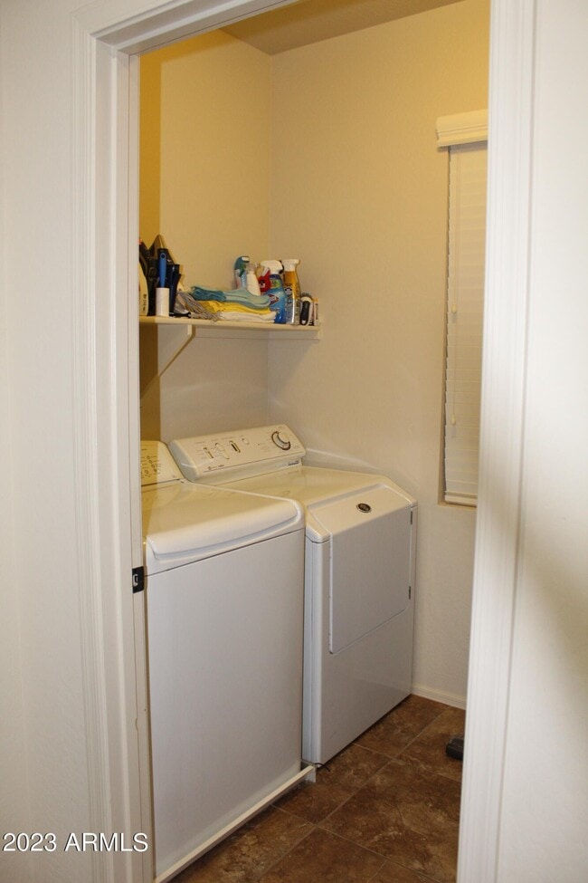 Building Photo - 3457 S Swan Dr