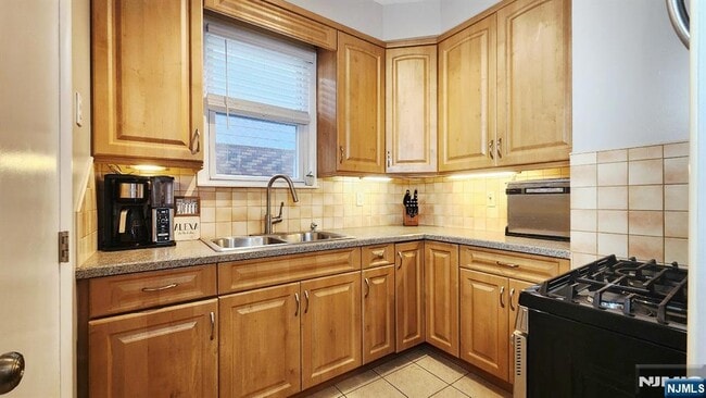 Building Photo - 11 Banta Ave