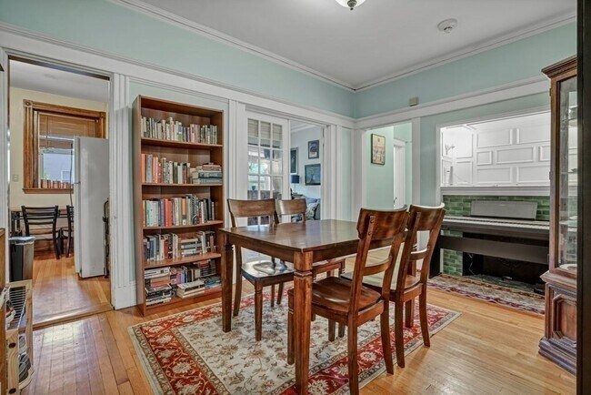 Building Photo - 8 Radcliffe Rd