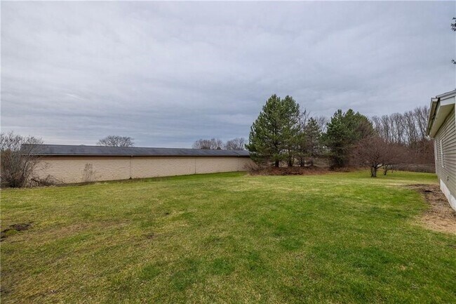 Building Photo - 757 Holt Rd