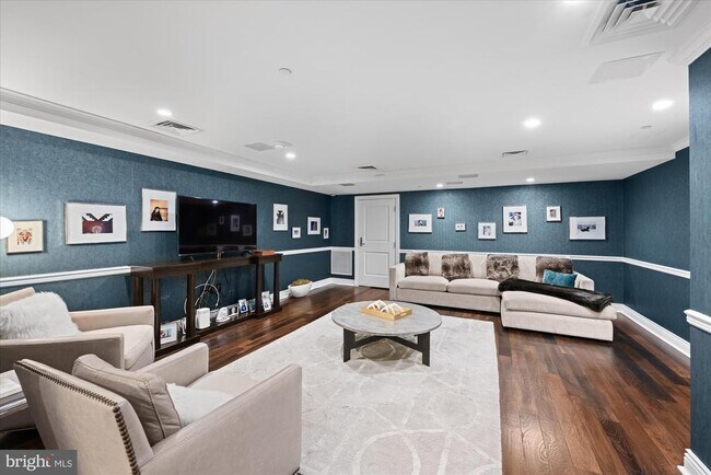 Building Photo - 4915 Hampden Ln