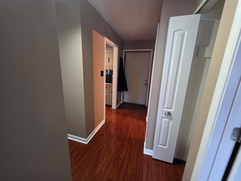 Entryway - 8901 S Roberts Rd