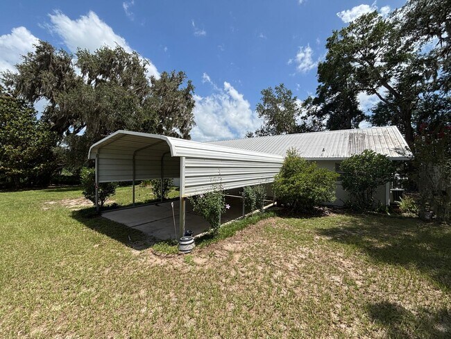 Building Photo - Large 2/2 in the country - No carpet