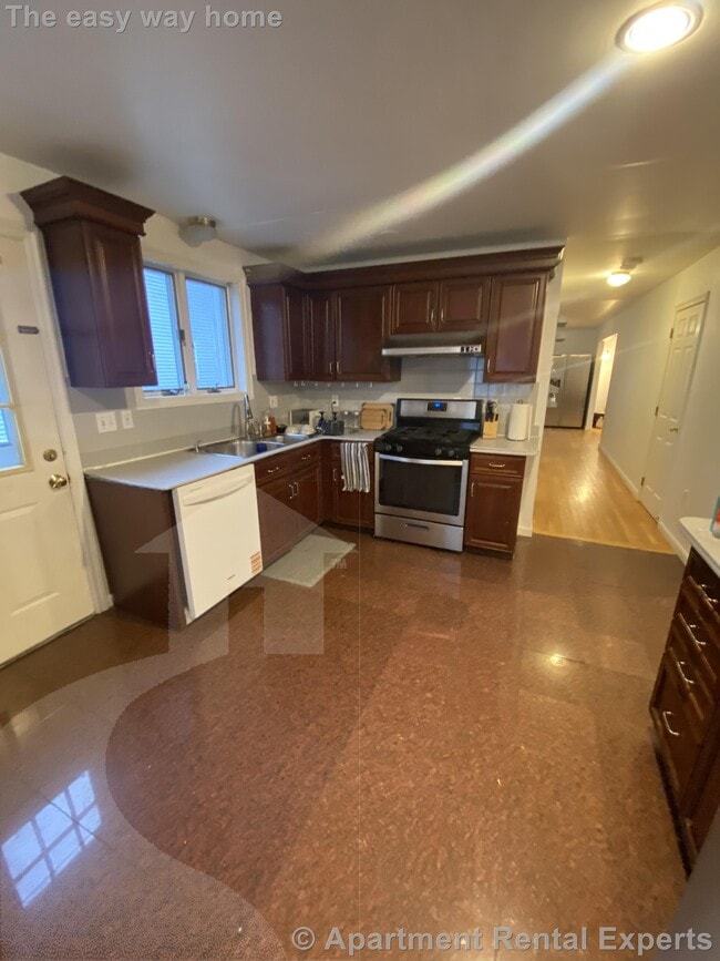 Building Photo - 309 Beacon St