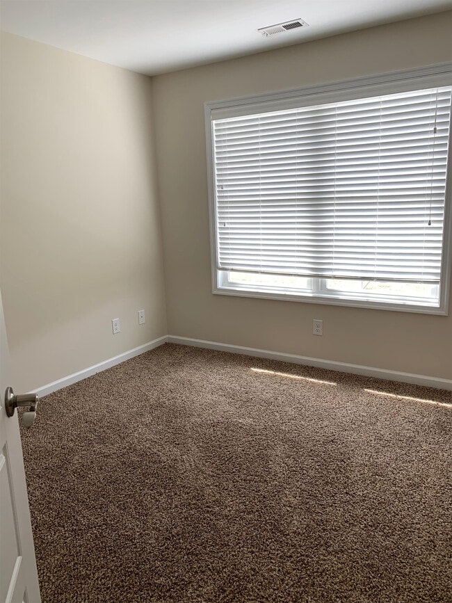 Building Photo - 155 Rowse Dr