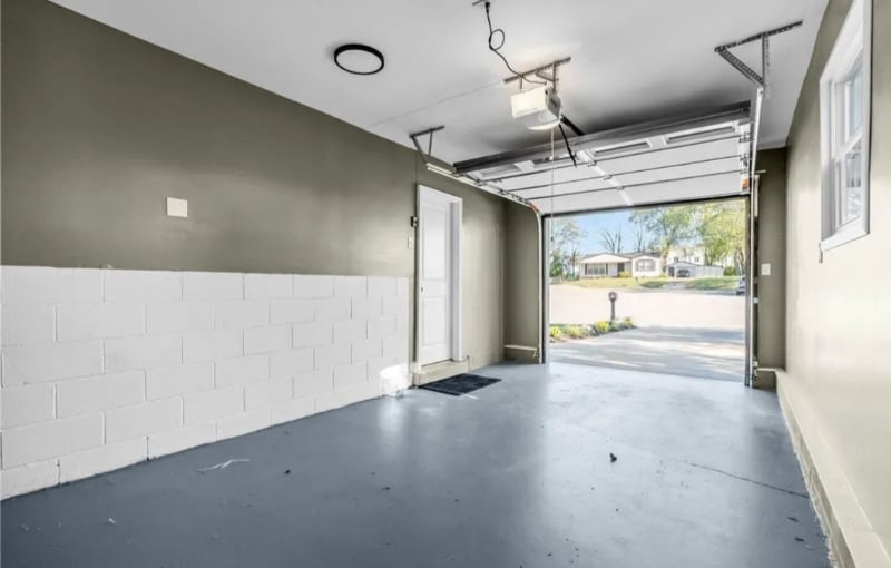 Building Photo - 613 Cherokee Dr