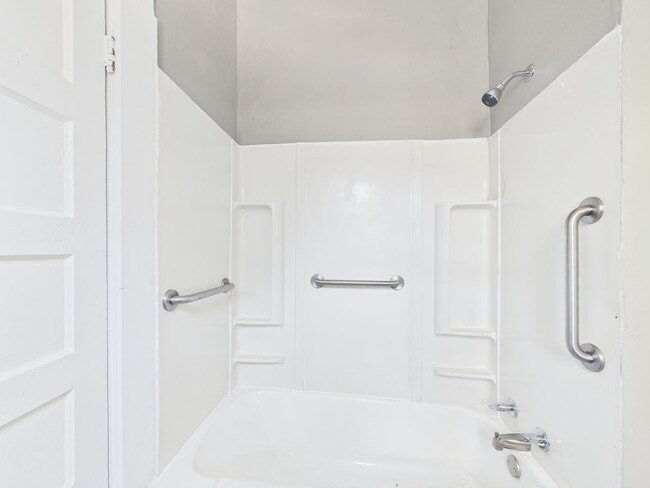 Building Photo - 2408 Concord Ave