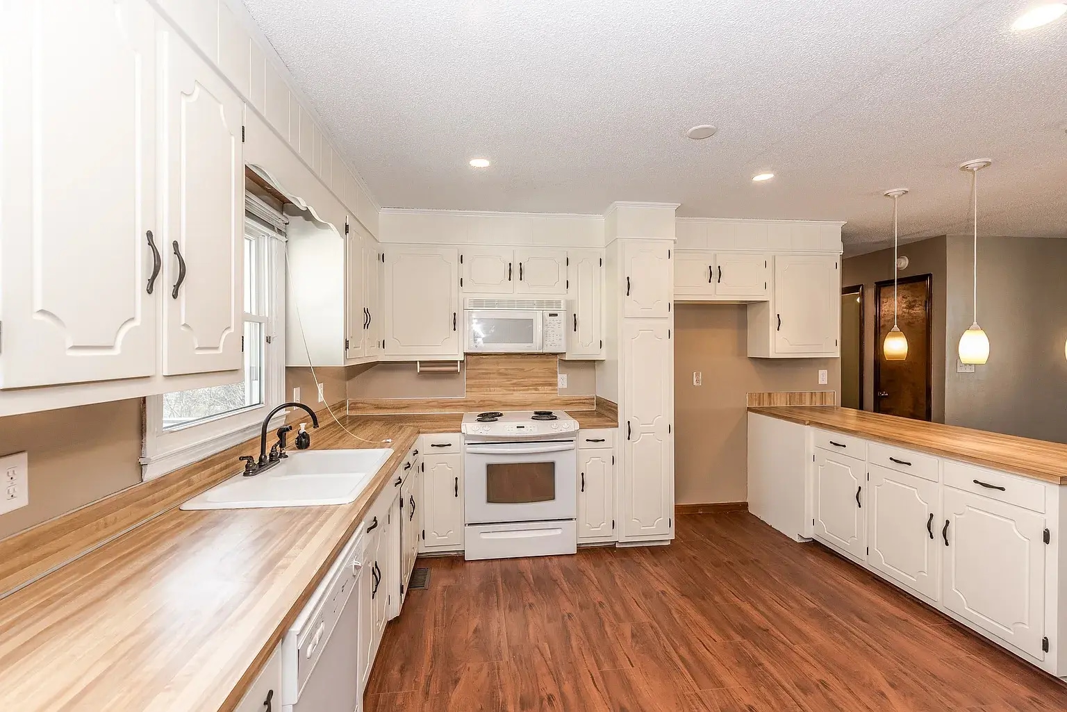 Building Photo - 5400 Beam Lake Dr