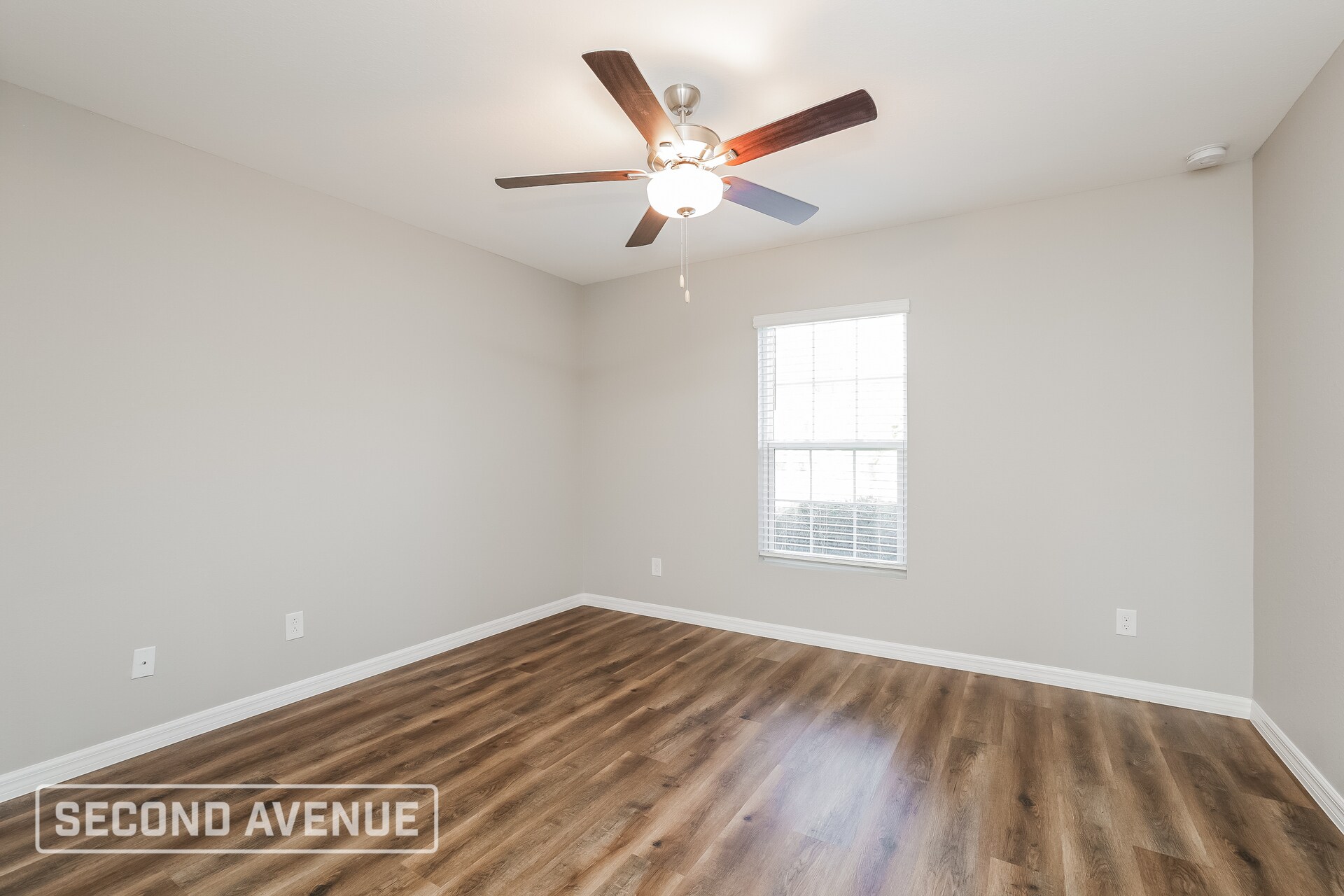 Building Photo - 230 Malden Ave S