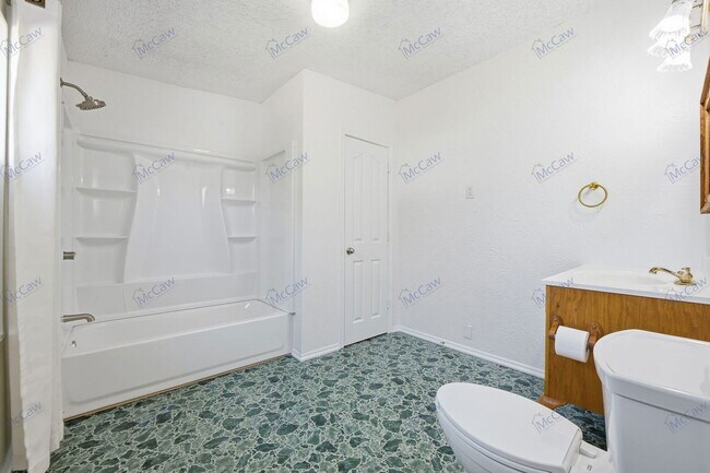 Building Photo - 1309 Oakridge Rd