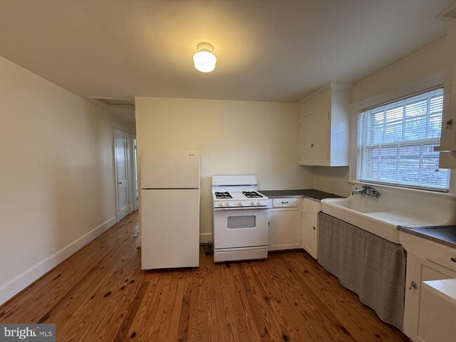 Primary Photo - 515 Pitt St