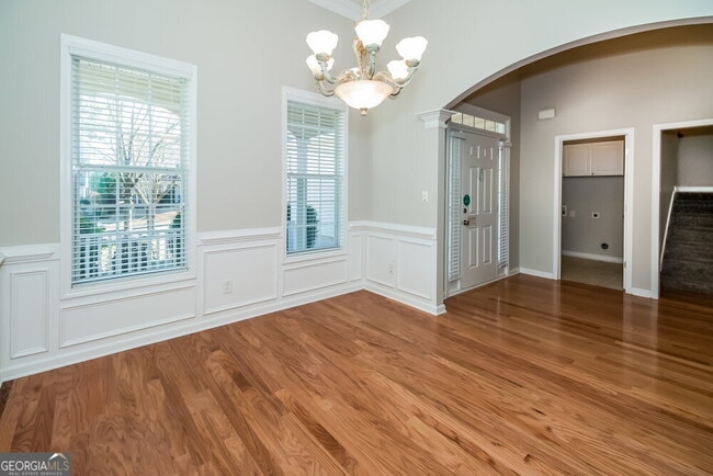 Building Photo - 329 Westhill Dr