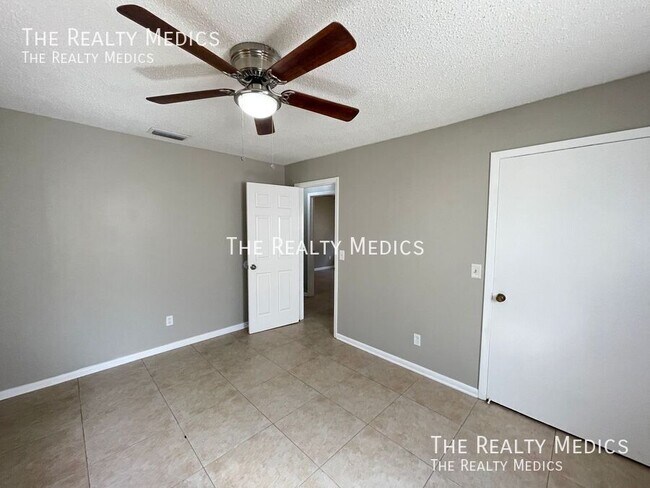 Building Photo - AMAZING 3 Bedroom 2 Bathroom Home In Orlando!