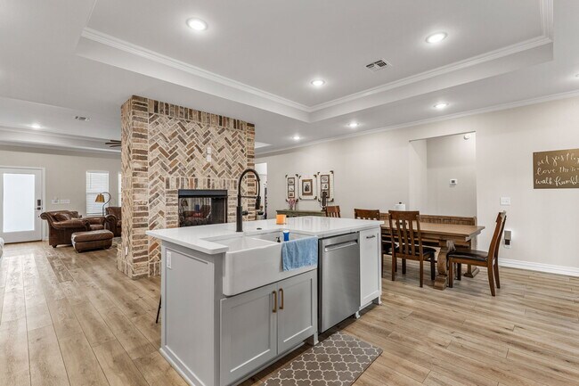 Building Photo - 304 Mariners Wy