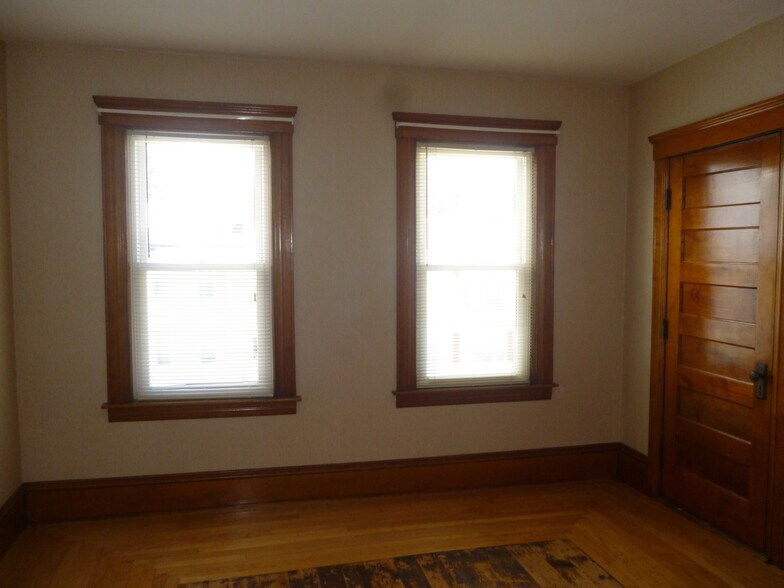 Building Photo - 19 Rena St