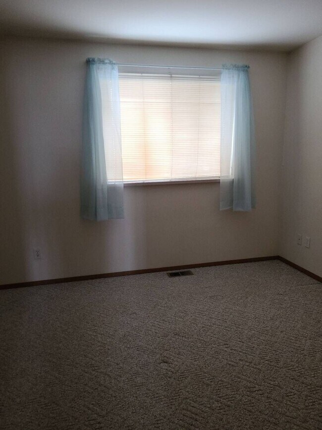 Building Photo - 1306-1308 Shaker Pl