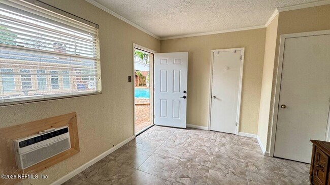 Building Photo - 5557 Floral Ave