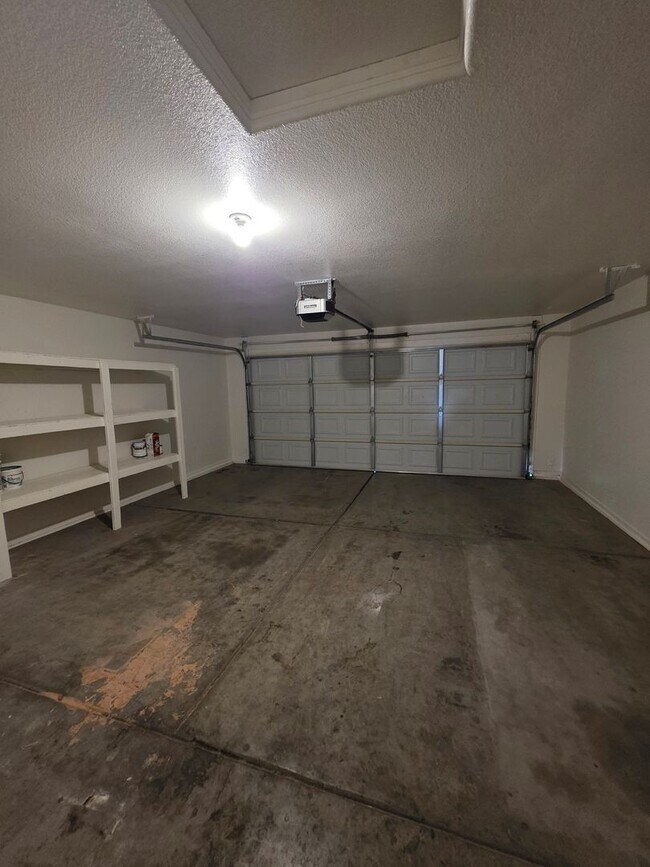 Building Photo - Single Story Large 4 bedroom- Maricopa