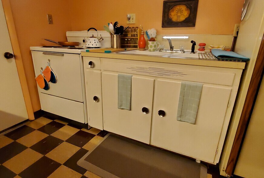 Original floor! - 2315 W Smith Ave