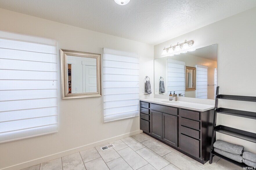 Building Photo - 5166 E Moab Rim Ct