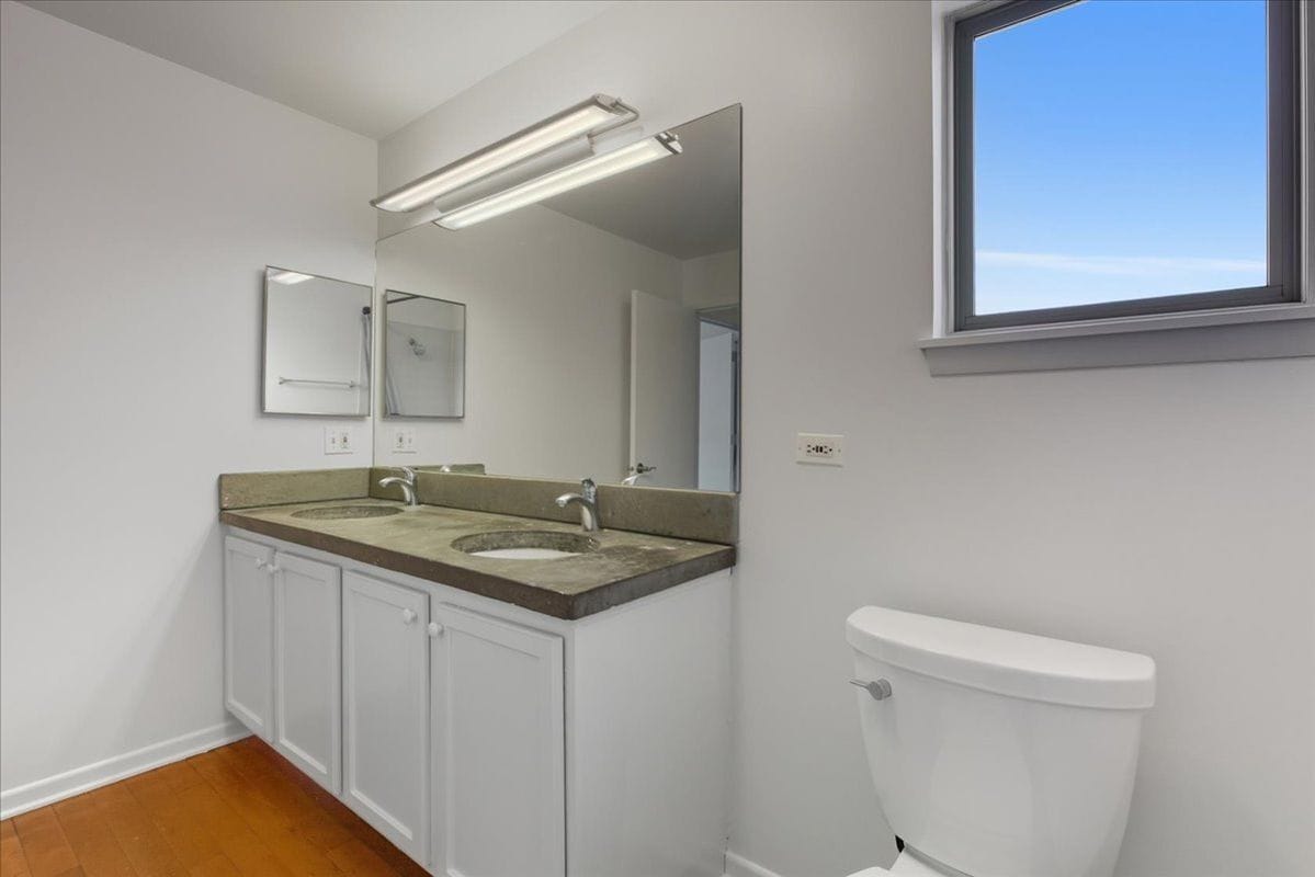 Building Photo - 4530 S Woodlawn Ave