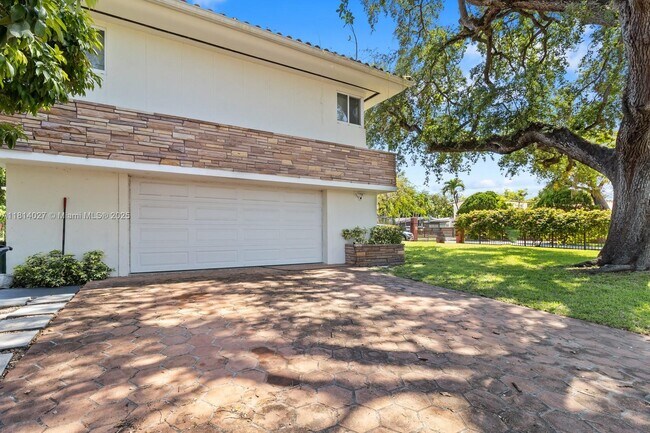 Building Photo - 55 Pinta Rd