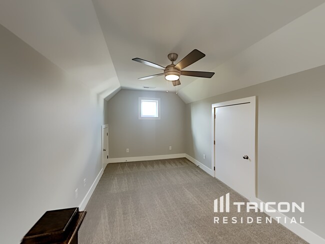 Building Photo - 1236 Hillwood Private Cove