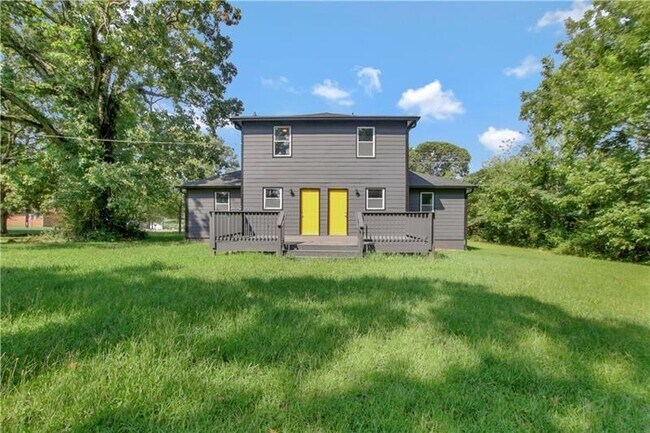 Building Photo - 551 Valley Hill Rd SE