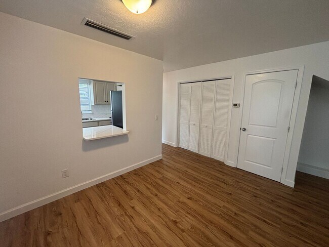 Building Photo - Erler - 1023 (MU68)