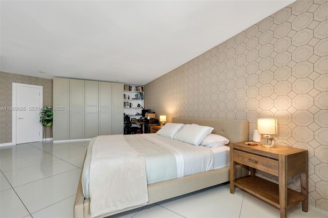 Building Photo - 1111 Crandon Blvd