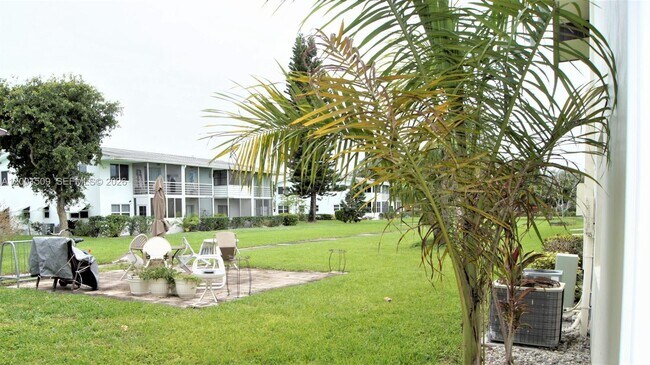 Building Photo - 71 Waltham C