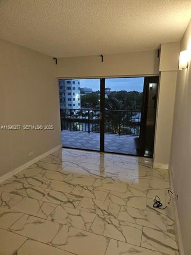 Building Photo - 1800 NE 114th St