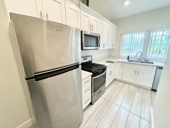 Building Photo - ***1 Bed 1 Bath apartment in the most desirable part of Pasadena***