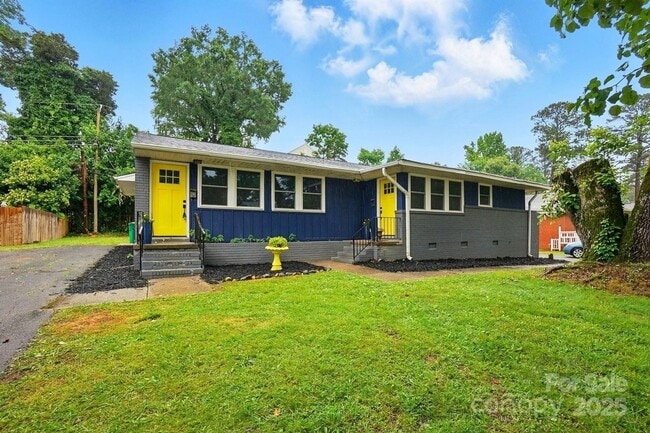 Primary Photo - Charming 2BR Duplex in Charlotte
