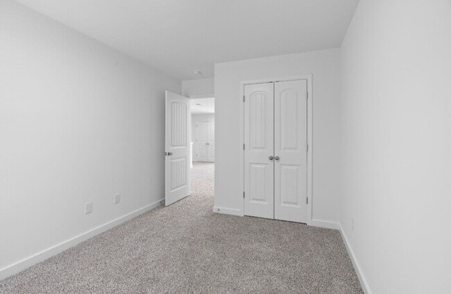 Building Photo - Available Now: New Three Bedroom Townhouse in Woodruff SC!