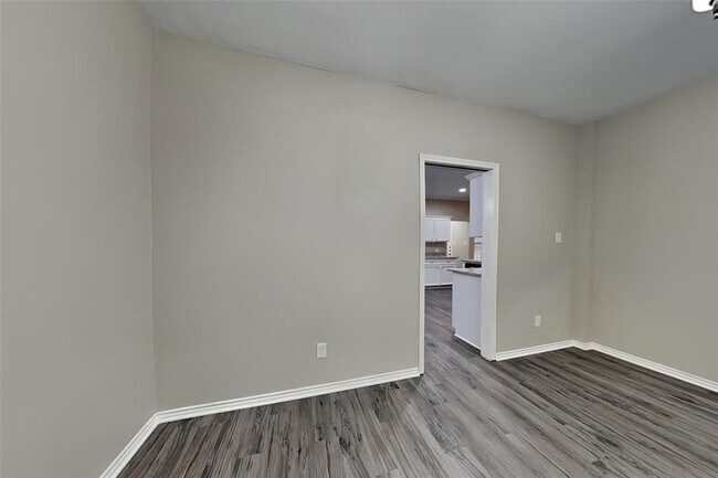 Building Photo - 26953 Kings Crescent Dr