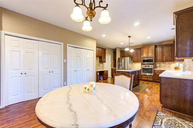 Building Photo - 3211 Hickory Grove Ln