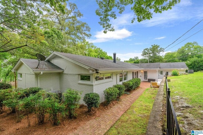 Building Photo - 3208 N Woodridge Rd