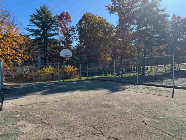 Building Photo - 136 Mammoth Rd