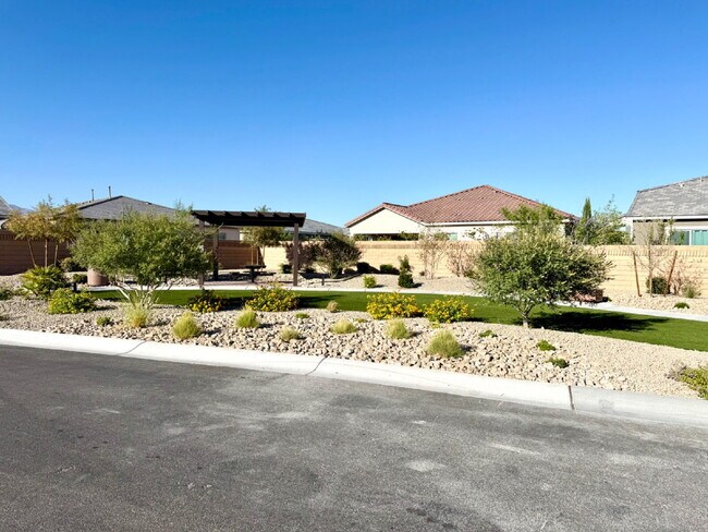 Building Photo - HIVE FALL MOVE-IN SPECIAL: NEWER 2024 BUILD | GATED COMMUNITY | SOLAR INCLUDED