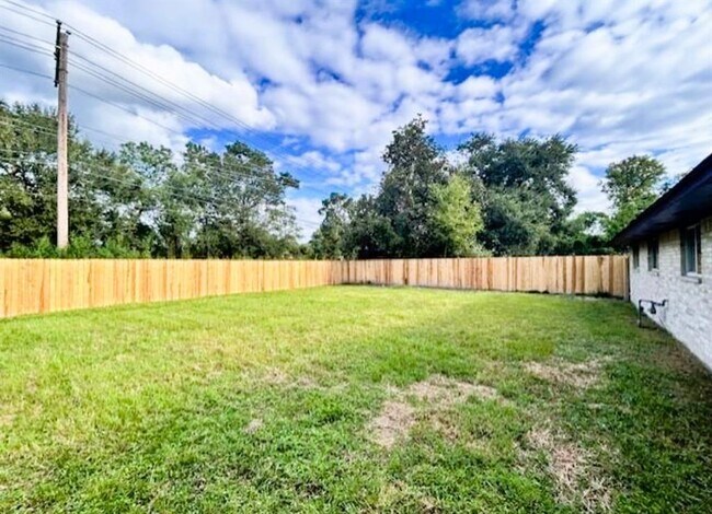 Building Photo - 11122 Dalebrook Dr