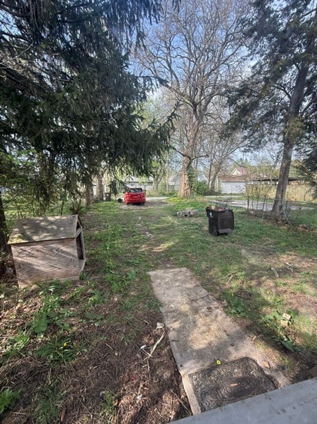 Building Photo - 2 Bedroom / 1 bathroom House in Peoria, IL