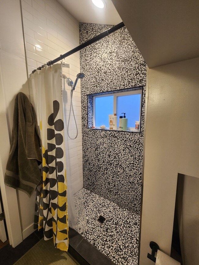 Building Photo - ADU blocks from Tennyson St! Available February 1st!